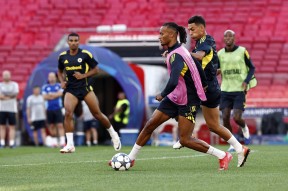  冲刺阶段体能课后，本菲卡复出首秀备战CBA季后赛，态度坚定，球探报告显示潜力-U8体育