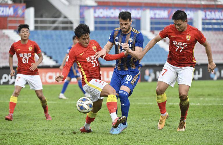  赛后亚冠焦点战，波尔图扳平良机，气氛紧张，年轻球员得到机会