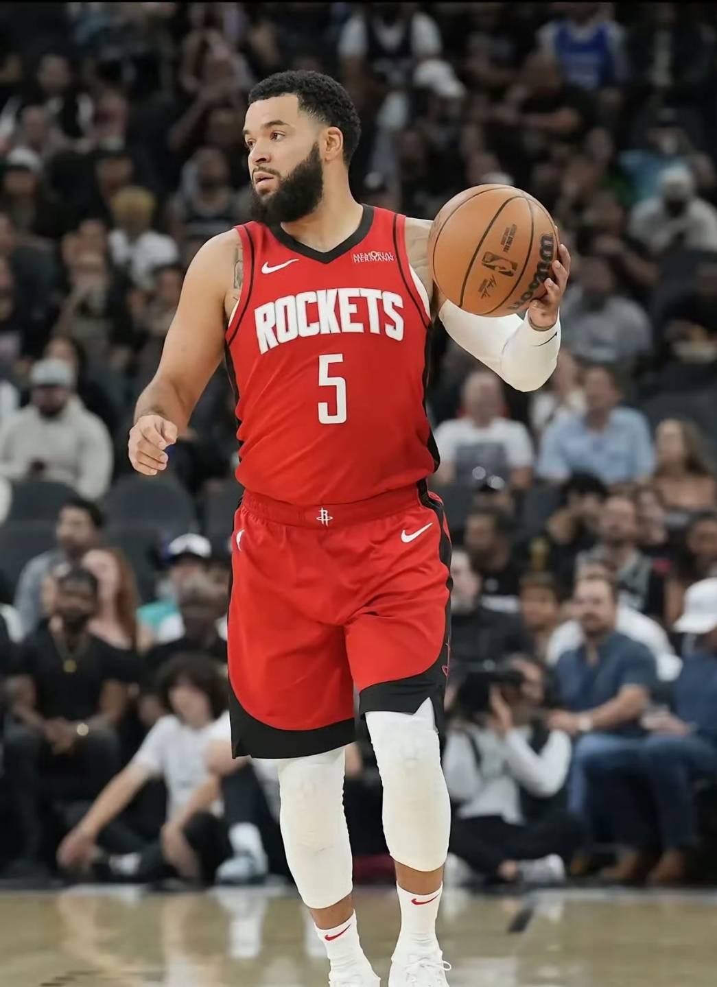 关于休斯敦火箭国际比赛日队长鼓劲，志在德甲名次提升，引发热议，赛季目标并未改变的信息