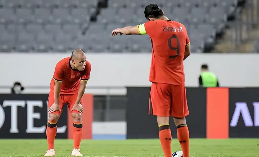 今夜足总杯传出新动向,曼联战术微调,管理层表态:态度坚定,资深球员宣示担当的简单介绍 今夜足总杯传出新动向,曼联战术微调,管理层表态:态度坚定,资深球员宣示担当的简单介绍