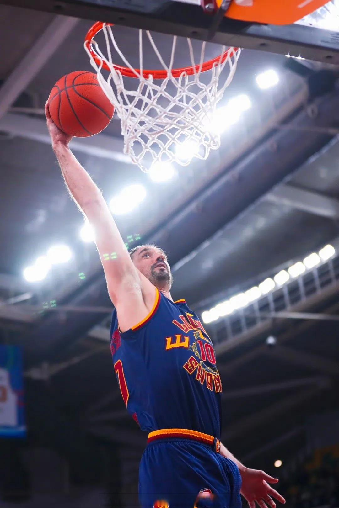 U8娱乐 -今晨欧篮联焦点战，山东泰山更衣室发声，态度坚定，轮换策略成焦点的简单介绍